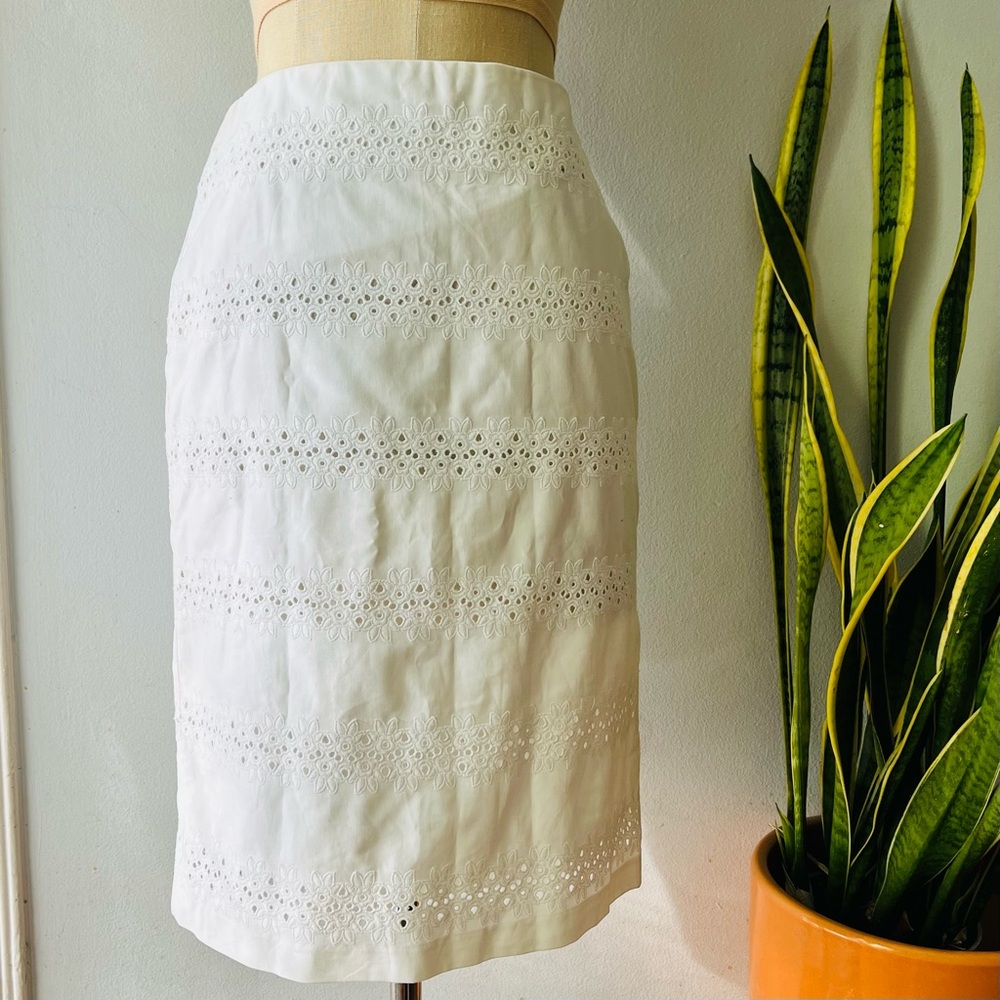 Talbots•White Floral Eyelet Pencil Skirt•Sz 4